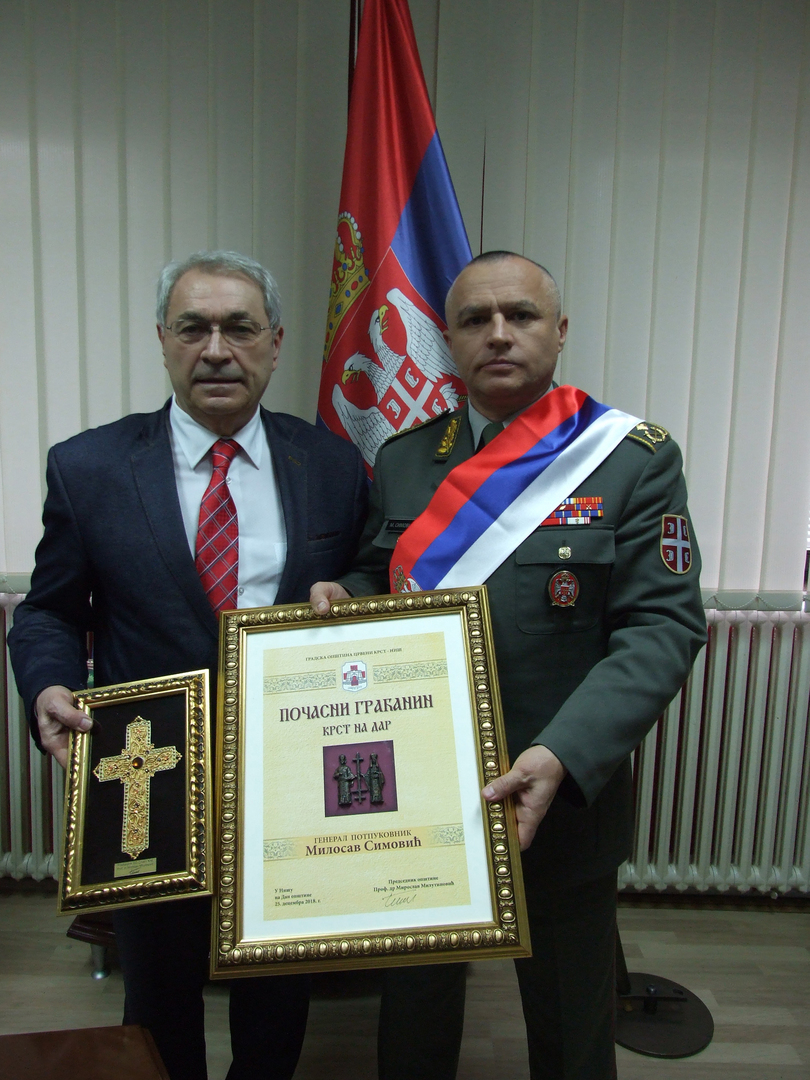 Уручрно признање генералу Симовићу